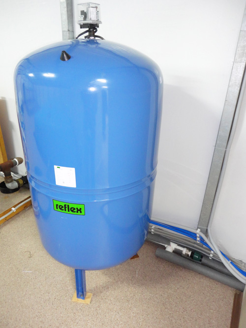 Expansion tank for water supply